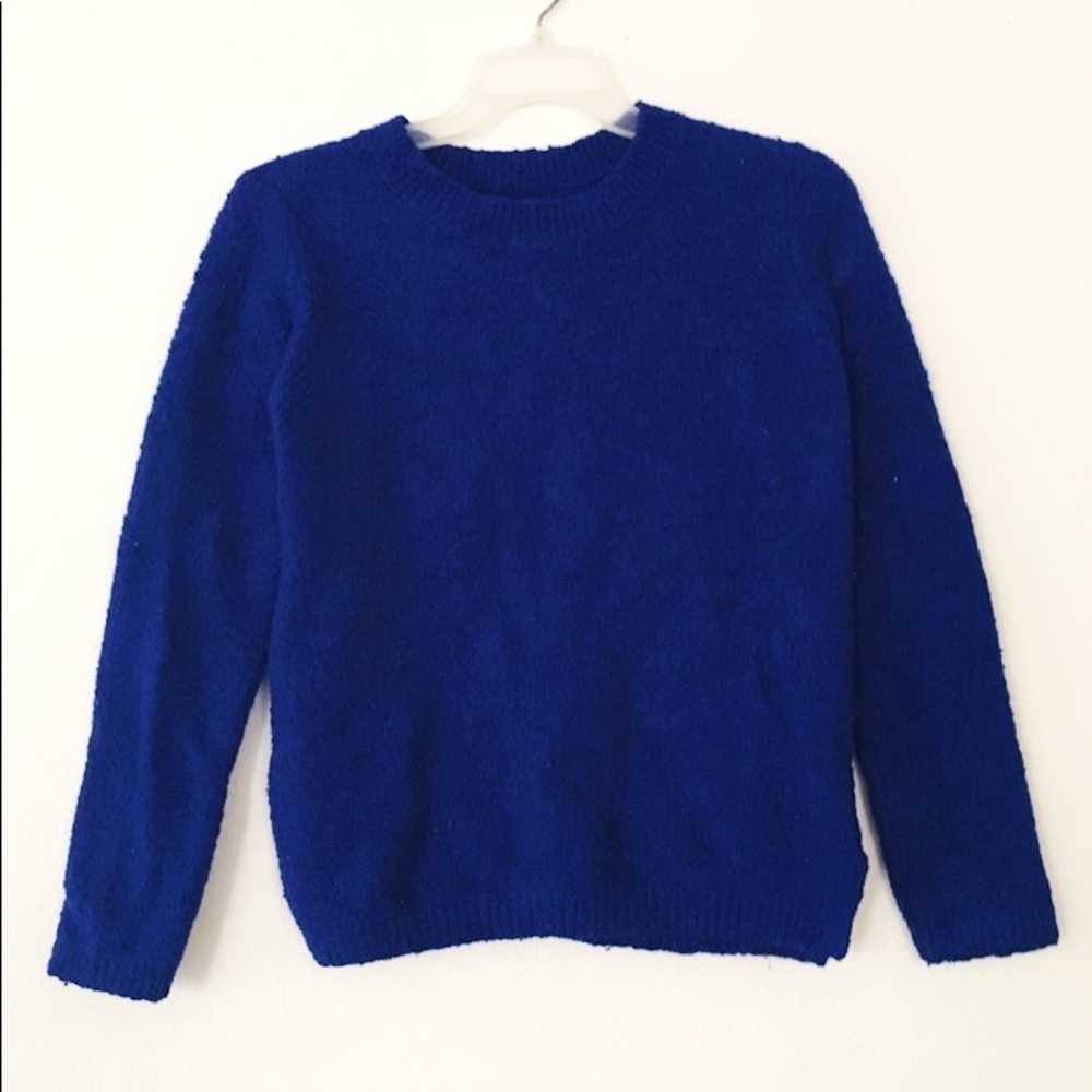 BLUE FUZZY SWEATER